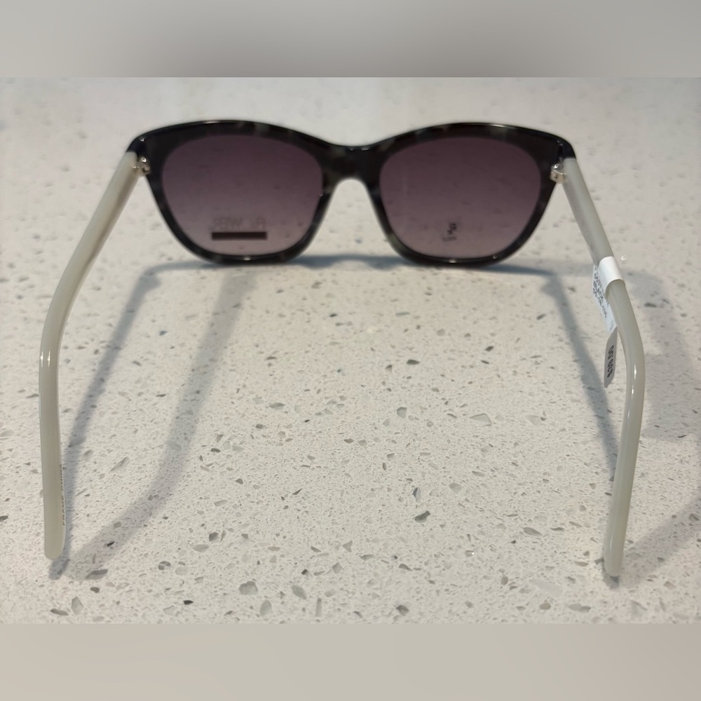 FLOWER by Drew Barrymore Womens Sunglasses, Holly - FLR1002 Black w/Hard Case - Picture 5 of 7